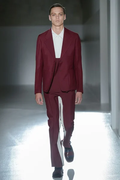 Look 3